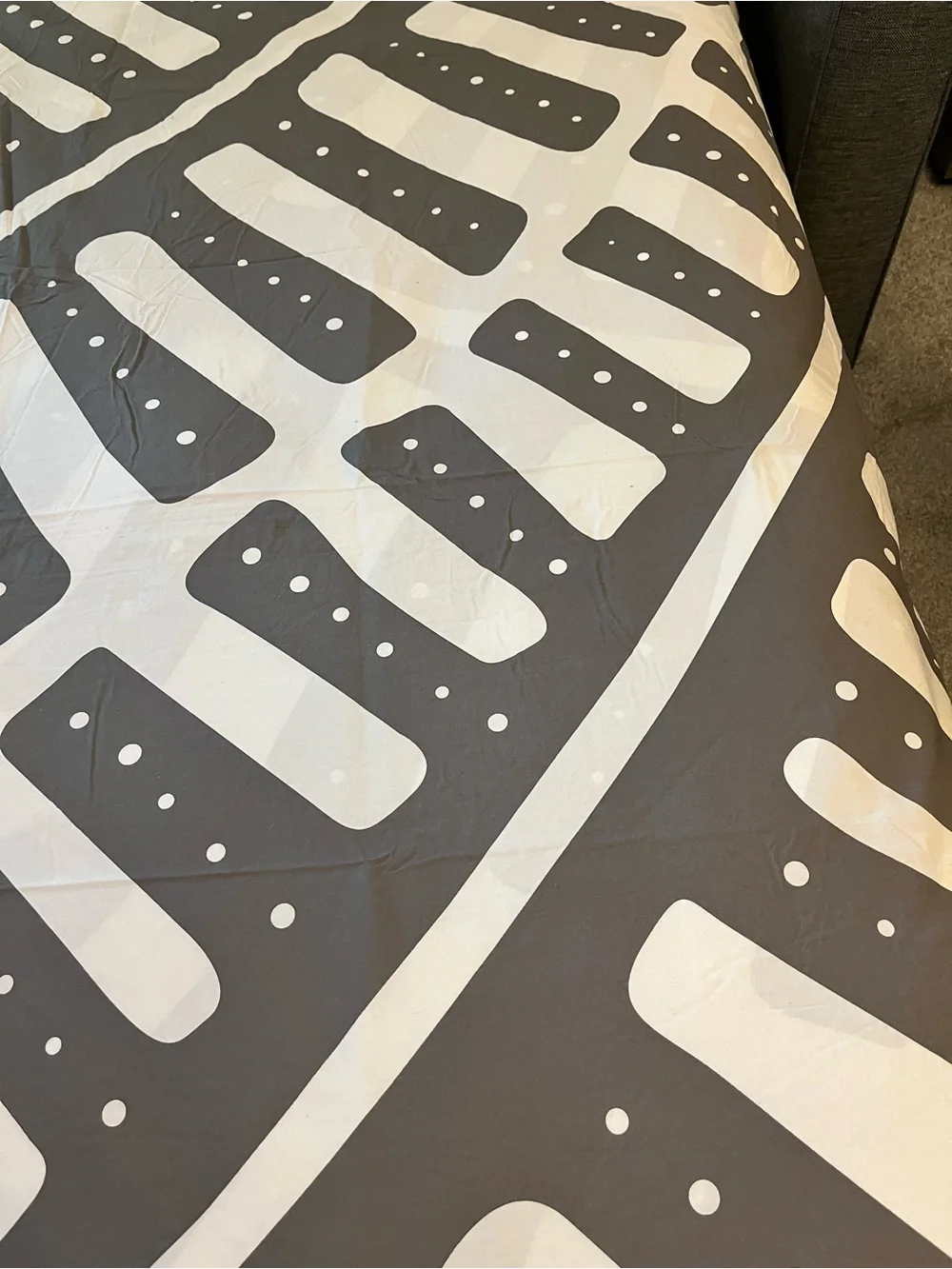 IKEA Classic Queen Duvet MINUS one Pillowcase. Perfect otherwise!